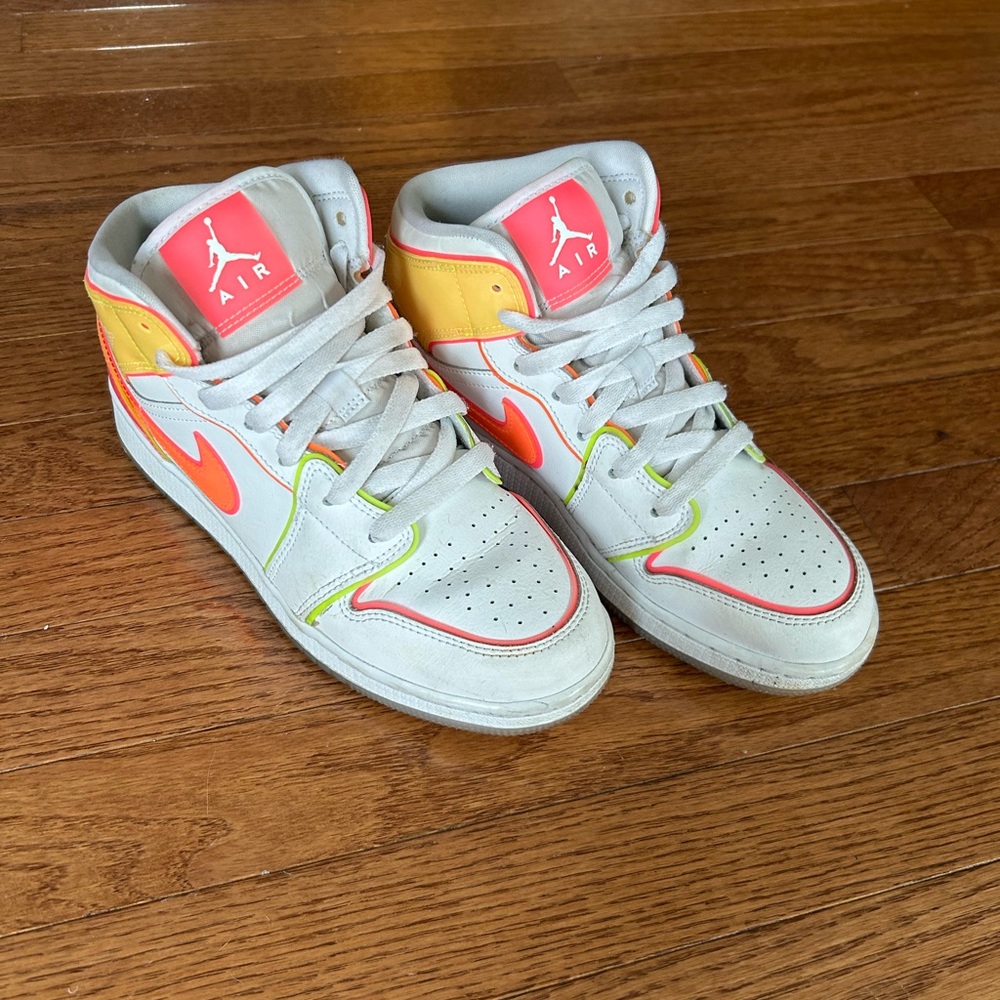 Air Jordan 1 Mid SE GS 'Edge Glow 5.5Y / 7.5 W